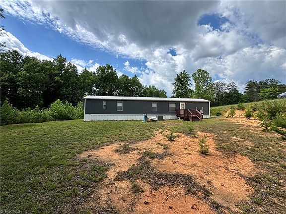 5th image of 429 Wayne Marshall Rd