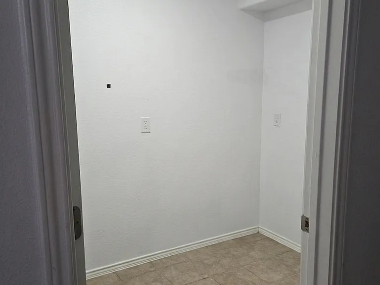 2104 Vernice Dr — Photo 8