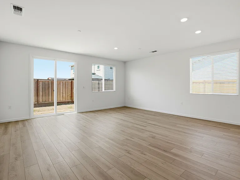 16047 Pirates Cove Ln — Photo 3