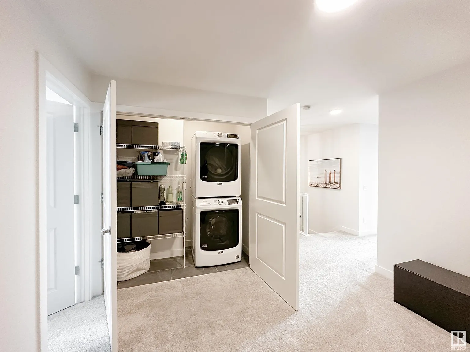 Spacious 4-bedroom house rental with 1,707 sq. ft. of comfortable living space and 9-foot ceilings. — Photo 4
