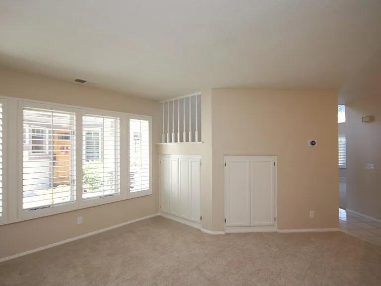 1074 Rocton Dr — Photo 11