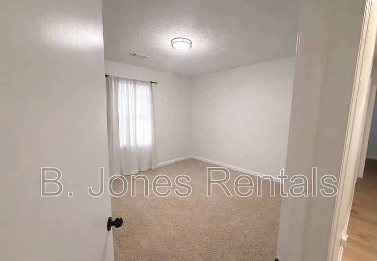 30 Fairfield Dr — Photo 12