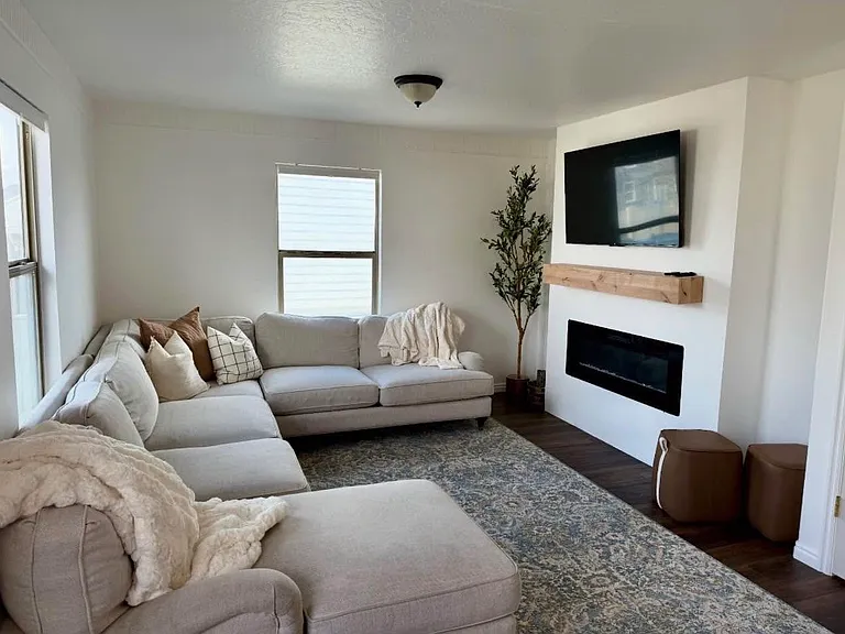 372 W Vineyard Way — Photo 3