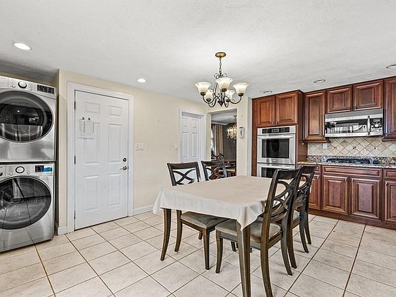 5th image of 81 Princeton St #2