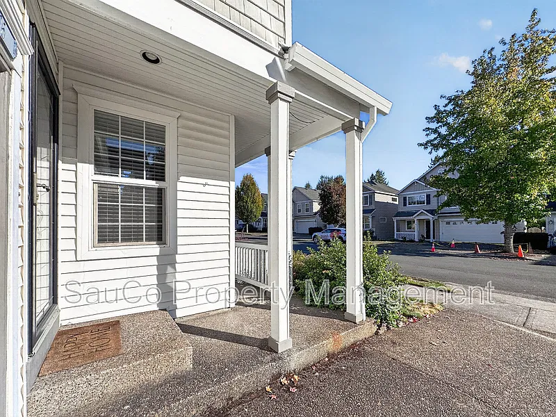 3 bed, 2.5 bath, 1653 sqft, $2,695 — Photo 3