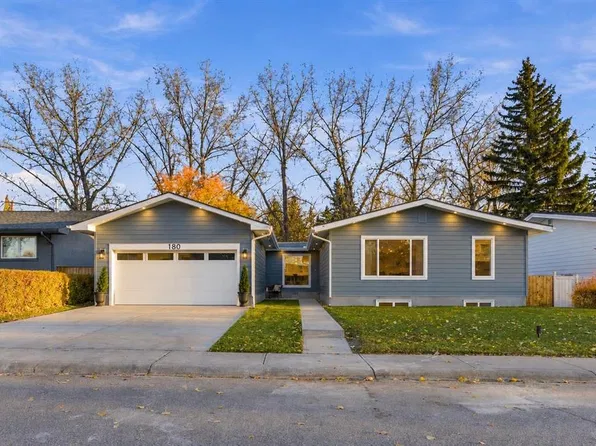 180 NW Maple Court Cres SE, Calgary, AB T2J 1W1