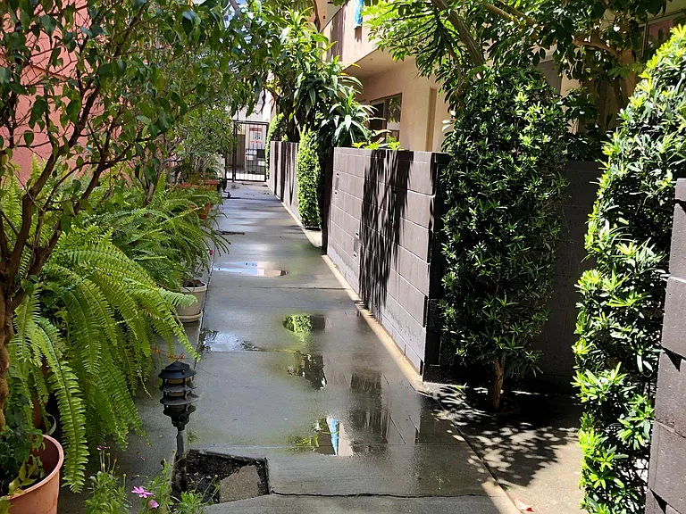 1225 Barry Ave #6 — Photo 9