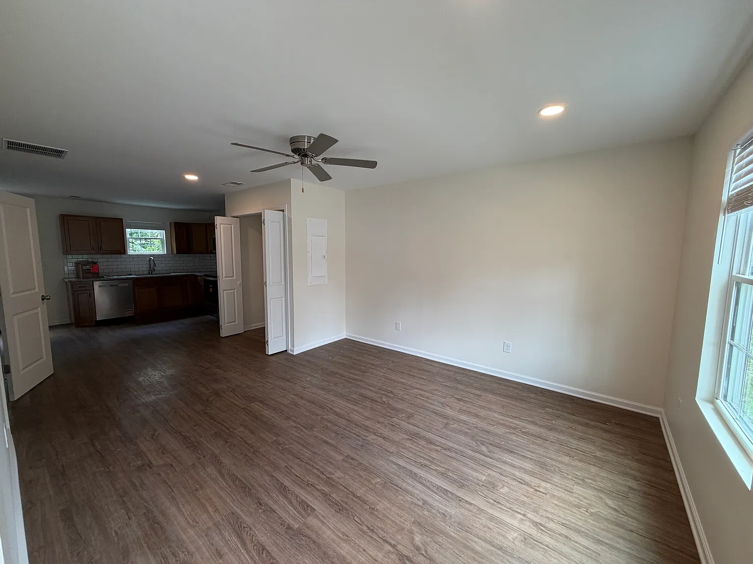 2 bed, 1.5 bath, 1000 sqft, $1,150 — Photo 3