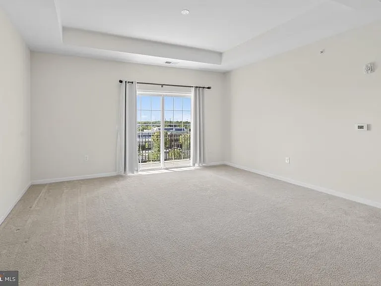 1447 Sierra Dr — Photo 6