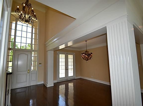 5th image of 704 Country Club Dr