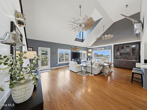 5th image of 907 Radnor Road