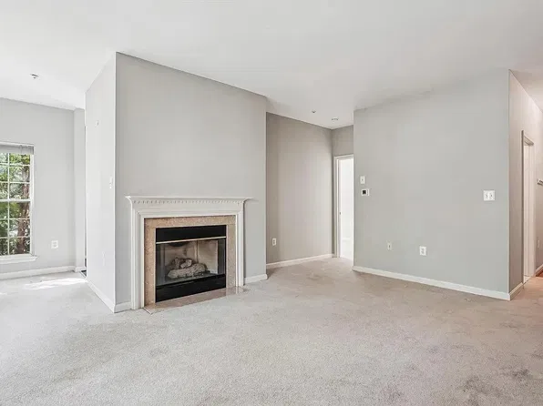 4131 Fountainside Ln #204J, Fairfax, VA 22030