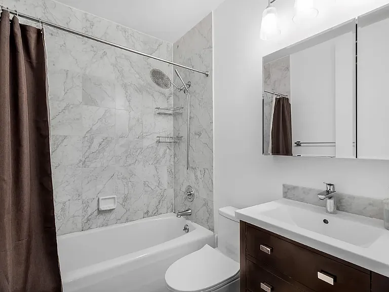 235 E 40th St #28G — Photo 6