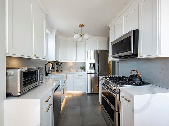 4th image of 5900 Arlington Ave APT 12U