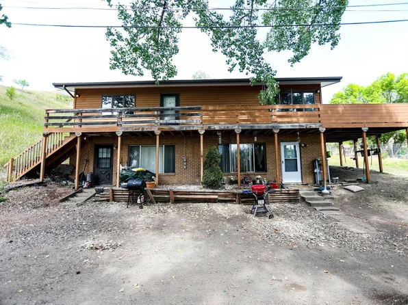 916 12th Ave NW, Minot, ND 58703