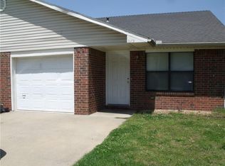 819 E Kara Ln, Rogers, AR 72758