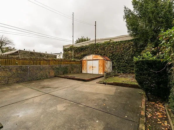 81 East 24th Street image 21 of 40