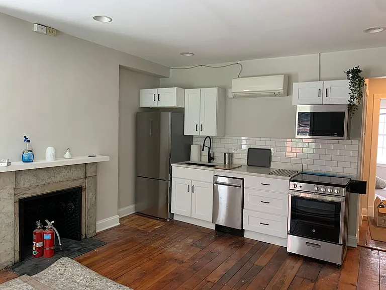 7 E Franklin St #3 — Photo 2