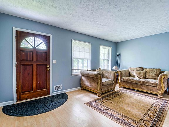 2nd image of 2835 Castle Dr SW