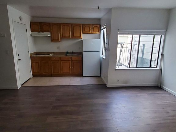 2nd image of 1407 Gough St #11