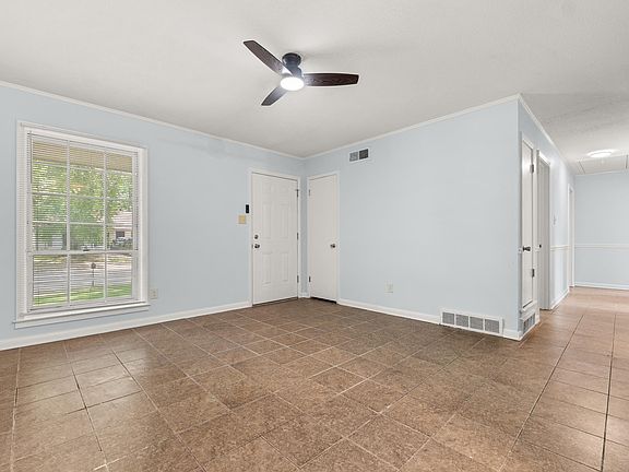 4th image of 2885 Clearbrook St