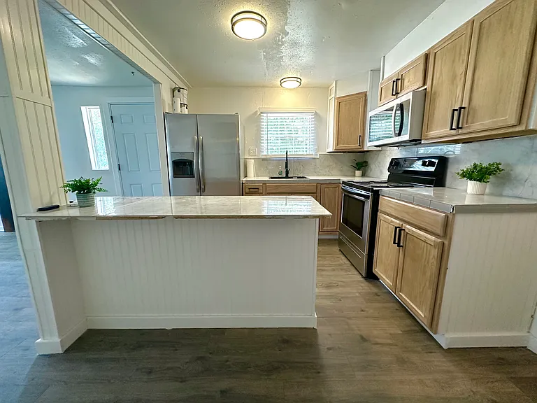 421 SW Lee Ave — Photo 9