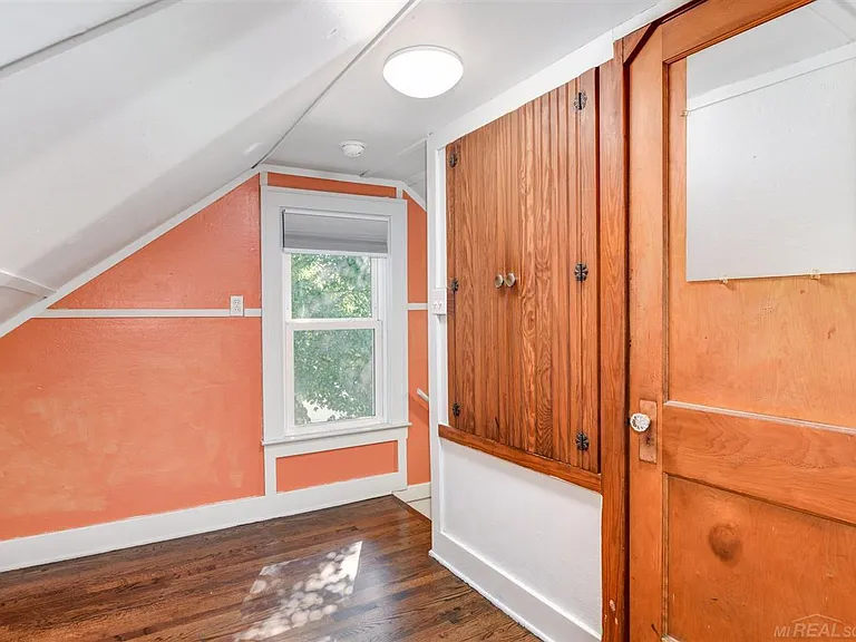 1348 Wayburn St — Photo 15