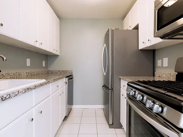 240 East 86th Street 018E image 2 of 4