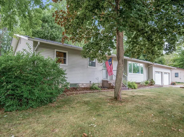 30315 Broadway St, Lindstrom, MN 55045