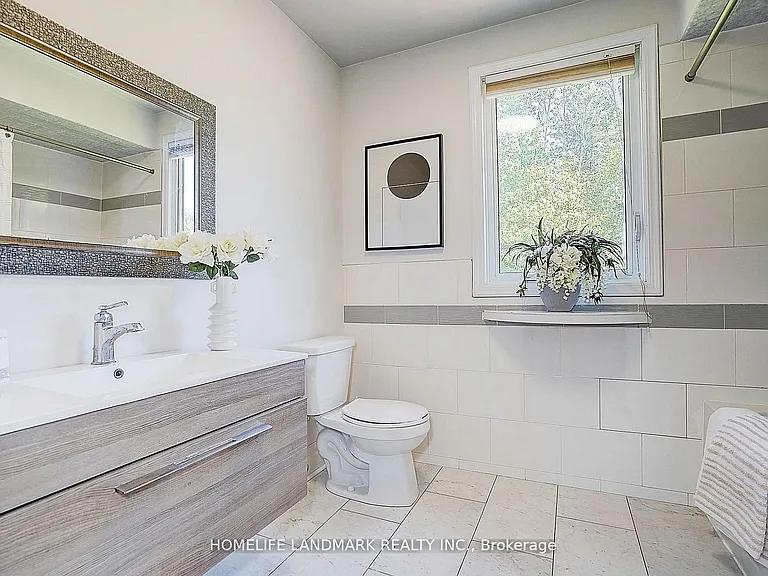 20573 Yonge St — Photo 35