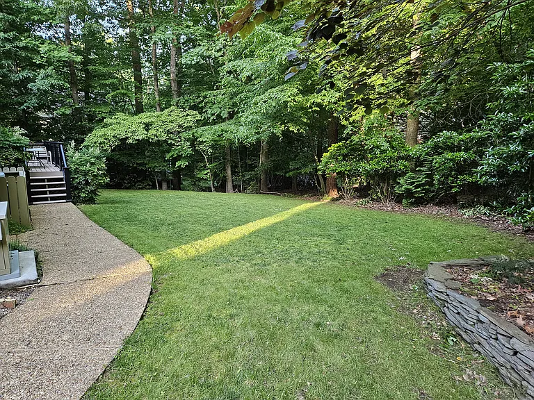 125 Woodmere Ct — Photo 35