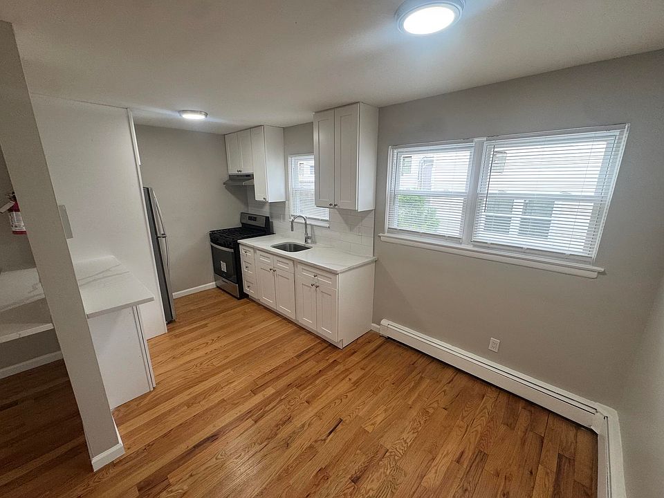 1st image of 42 Lienau Pl #6