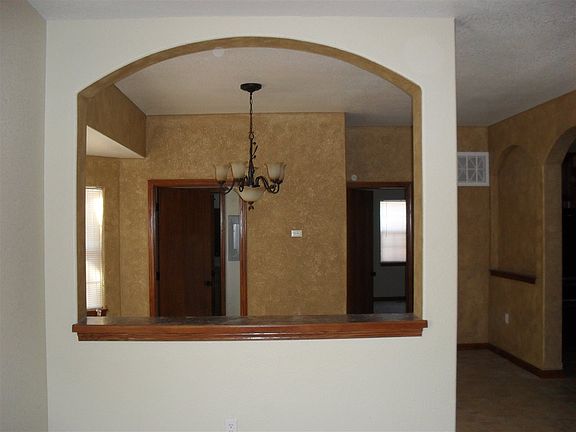 4th image of 839 S B St
