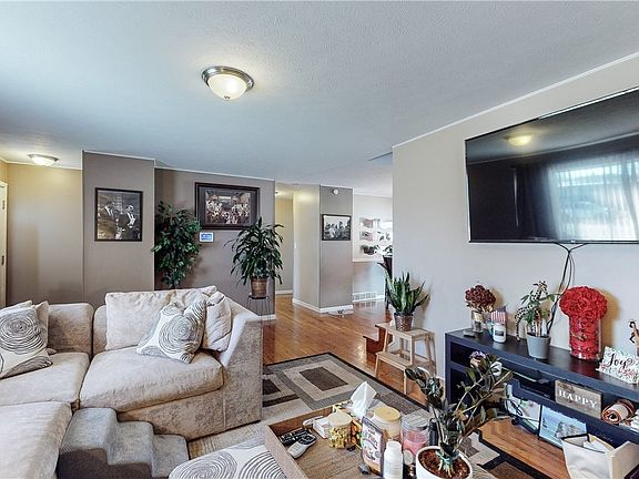4th image of 5988 White Pine Dr