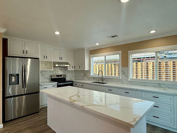 2nd image of 3012 Sunburst Dr