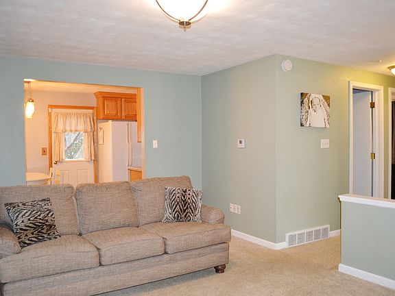 3rd image of 2621 Wehrly Ave
