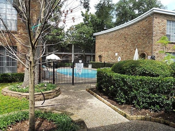 3rd image of 2121 Fountain View Dr E #92