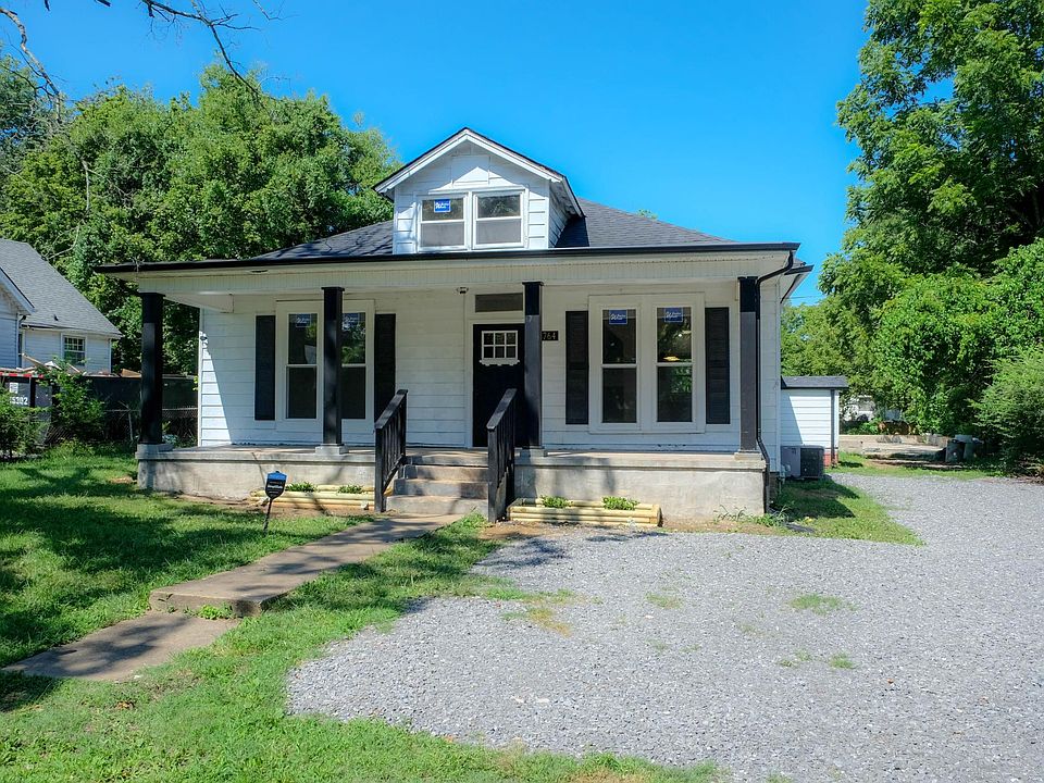 Big front porch, plenty of parking!