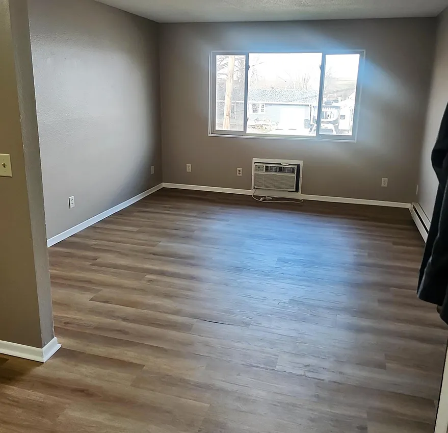 Eaglewood Court Apartments - 5 — Photo 3