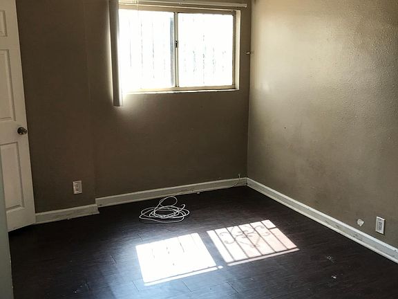 5th image of 5250 Elizabeth St APT 11