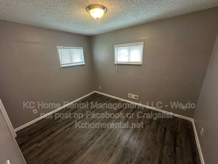 7803 E 107th St — Photo 19