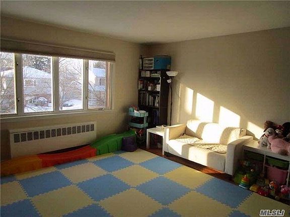 4th image of 261 Oakview Ave #2