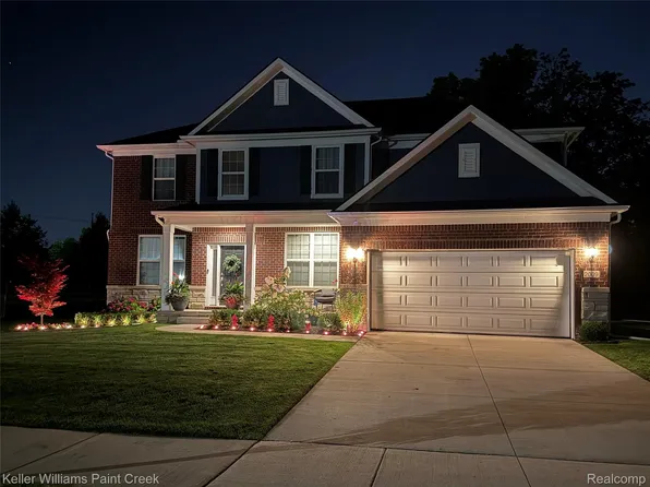 2009 Logan Dr, Rochester Hills, MI 48309