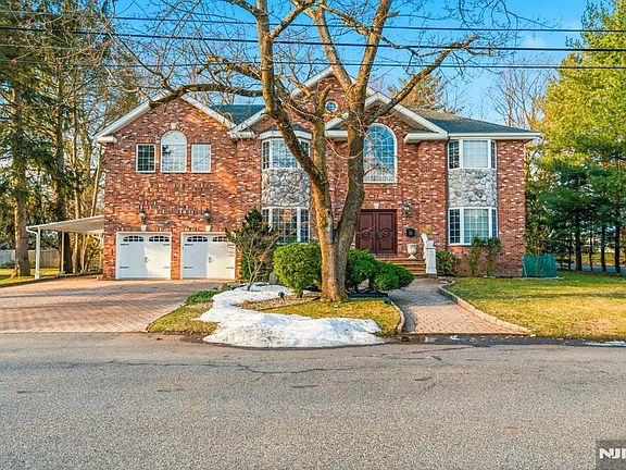 3rd image of 49 Ross Ave