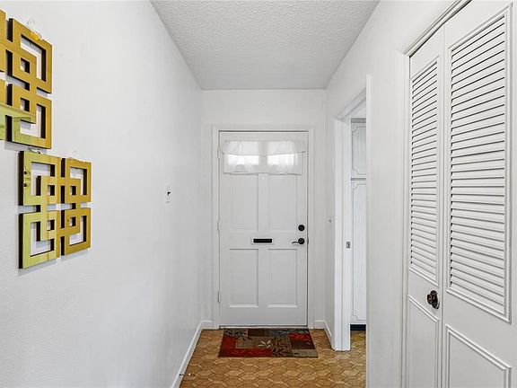 3rd image of 1611 S LAKE AVENUE #1