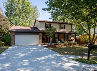 1005 Woodfield Dr, New Albany, IN 47150
