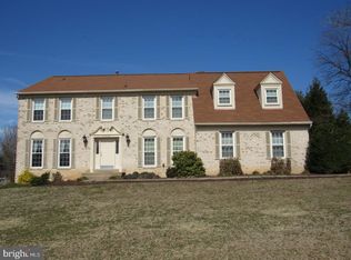 10406 Dunn Meadow Rd, Vienna, VA 22182