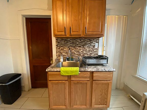 2nd image of 4853 W Montrose Ave #2