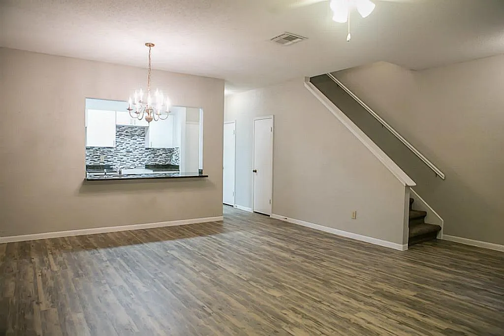 2 bed, 2.5 bath, 1640 sqft, $1,700 — Photo 4