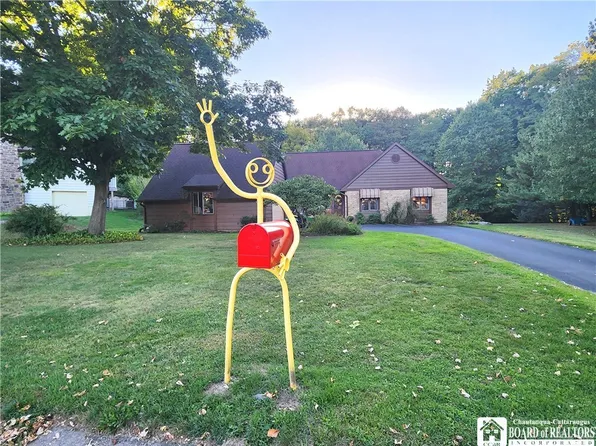 28 Rosalyn Ct, Fredonia, NY 14063